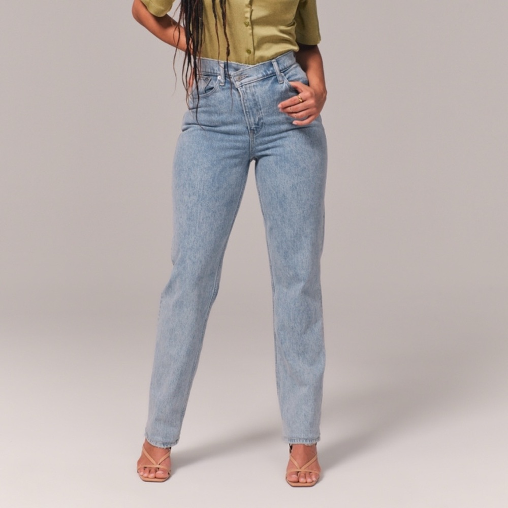 Abercrombie and Fitch Curve Love The 90s Straight Ultra High Rise Jean